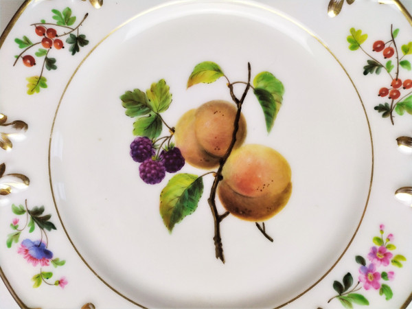 Assiette En Porcelaine Peinte 19ème