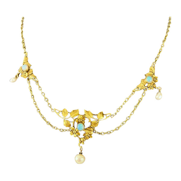 Collana con drappeggio in oro, opale e perle fini