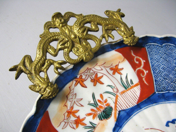 Grande tazza in porcellana Imari Fiori Draghi Ottone Bronzo dorato Giappone XIX.