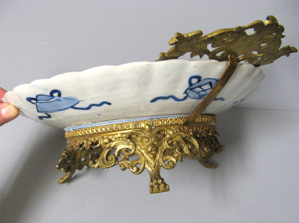 Grande tazza in porcellana Imari Fiori Draghi Ottone Bronzo dorato Giappone XIX.