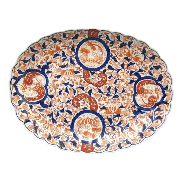 Grande piatto da portata in porcellana giapponese Imari, XIX secolo.