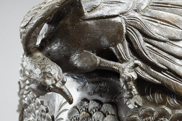 LARGE BRONZE VASE SCULPTED WITH CHIMERAS, DRAGONS, BIRDS OF PREY AND PHoeNIX