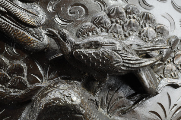 LARGE BRONZE VASE SCULPTED WITH CHIMERAS, DRAGONS, BIRDS OF PREY AND PHoeNIX