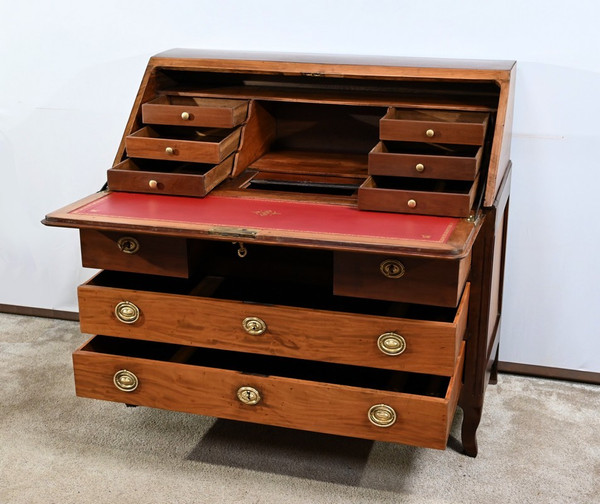 Commode Scriban de Port en Acajou de Saint Martin et de Cuba, époque Louis XV – XVIIIe