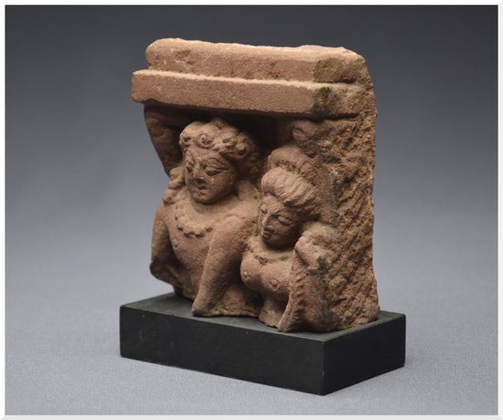 Inde / Période Médiévale / Xème - XIIème siècle / Bustes de Shiva et Parvati / Grès rose