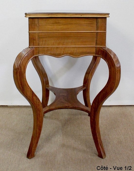  Table d’appoint Travailleuse en Noyer blond massif – Fin XIXe 