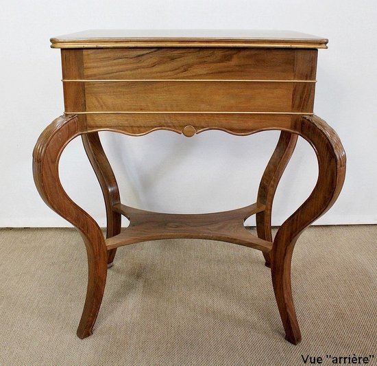  Table d’appoint Travailleuse en Noyer blond massif – Fin XIXe 