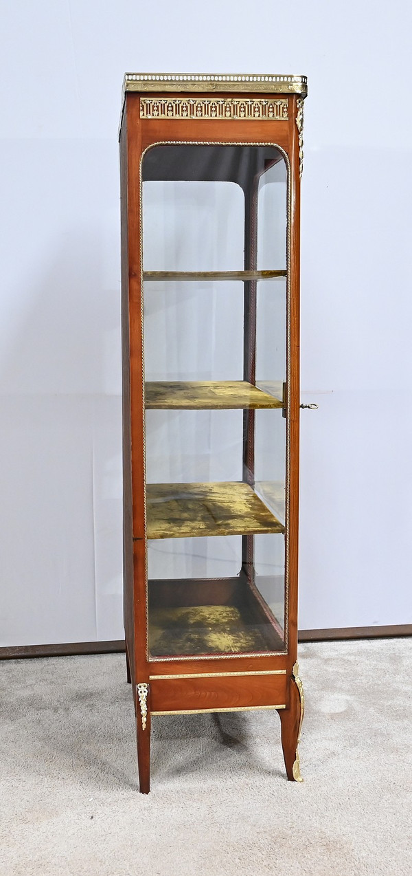 Small solid cherrywood display case, Transition Louis XV Louis XVI - Early 20th century