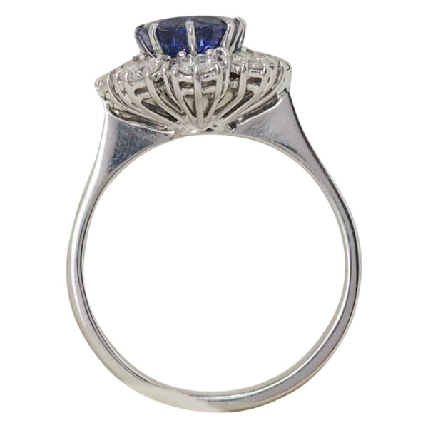Anello Margherita in oro bianco, zaffiro di Ceylon e diamanti