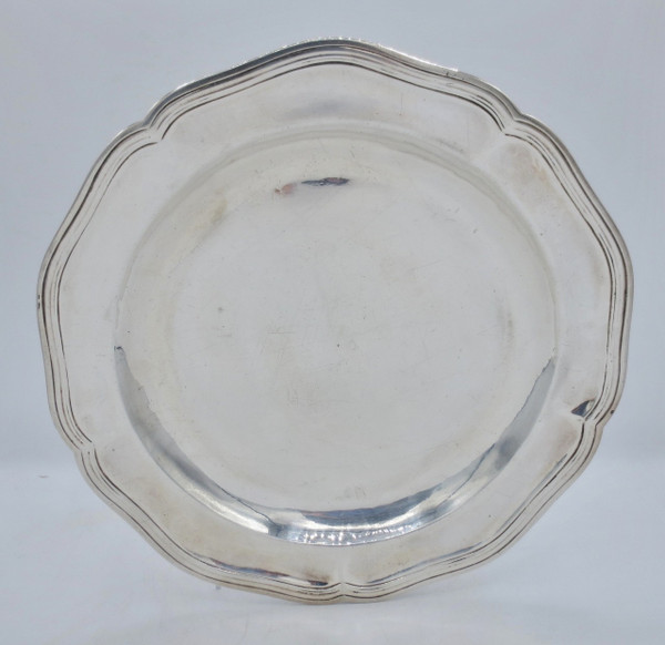 Contours dish, Massive silver 18th century.