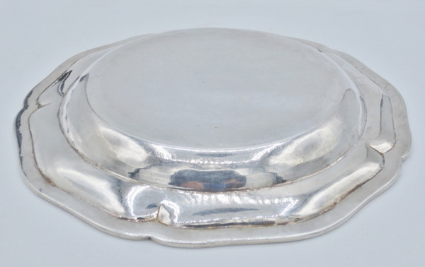 Contours dish, Massive silver 18th century.