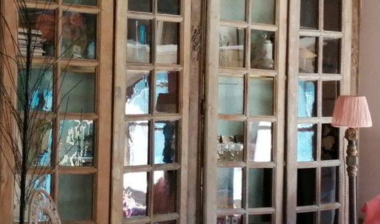Utilisation De Matériaux Anciens En Décoration Porte Fenetre Volet Boiserie