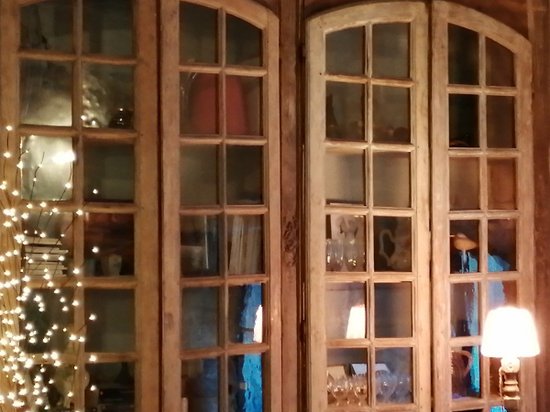 Utilisation De Matériaux Anciens En Décoration Porte Fenetre Volet Boiserie