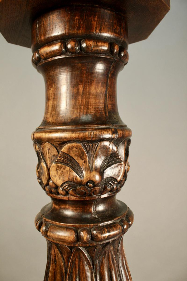 Sellette baluster column
