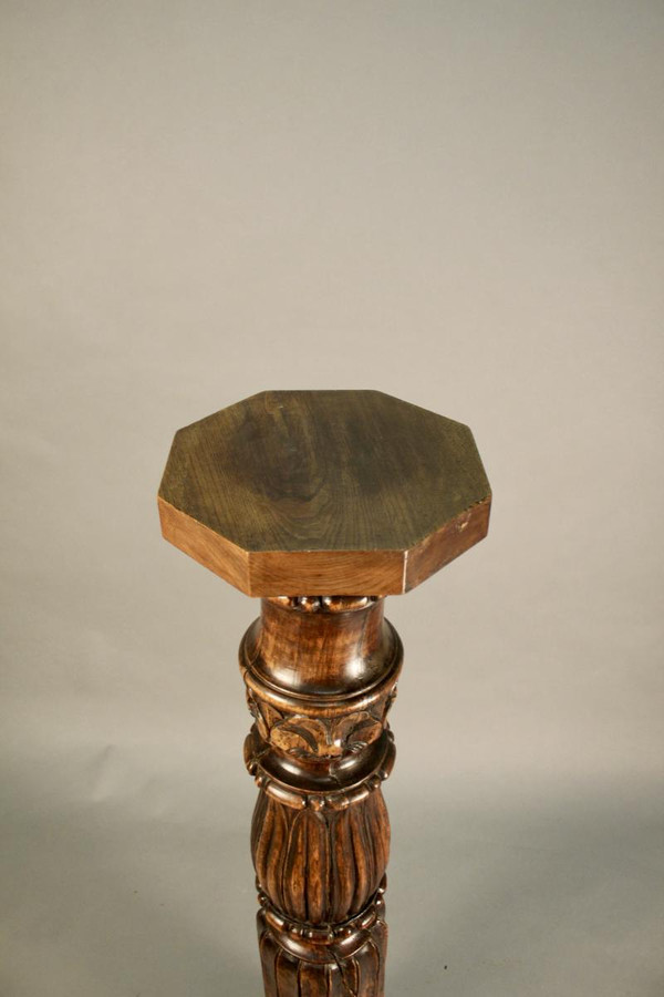 Sellette baluster column