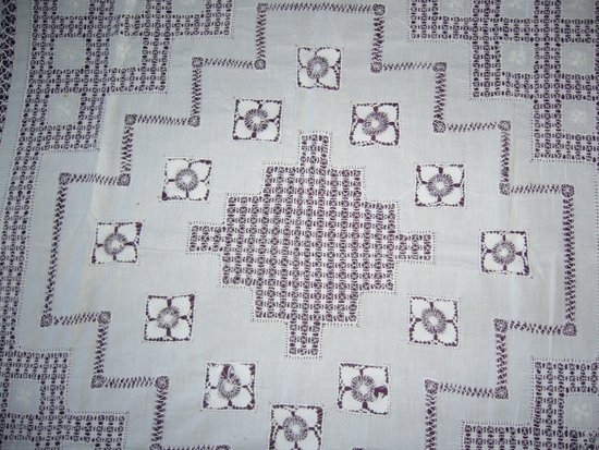 Tovaglia in lino ricamato, 1920 circa