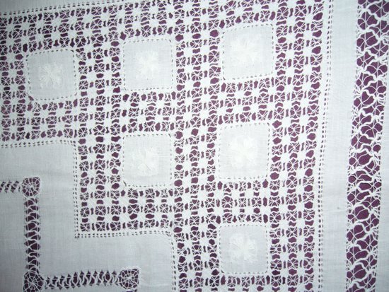 Tovaglia in lino ricamato, 1920 circa