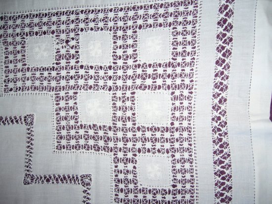 Tovaglia in lino ricamato, 1920 circa