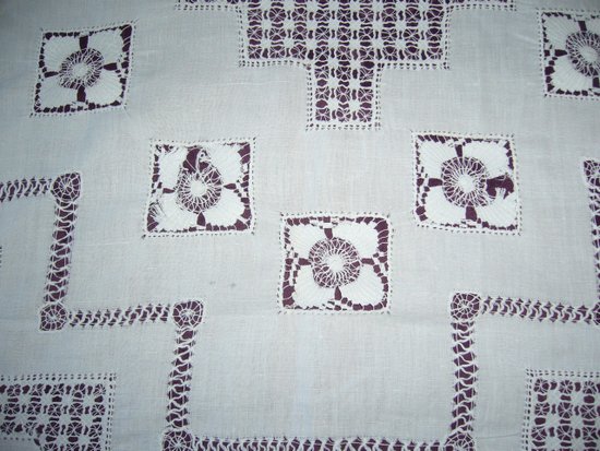 Tovaglia in lino ricamato, 1920 circa