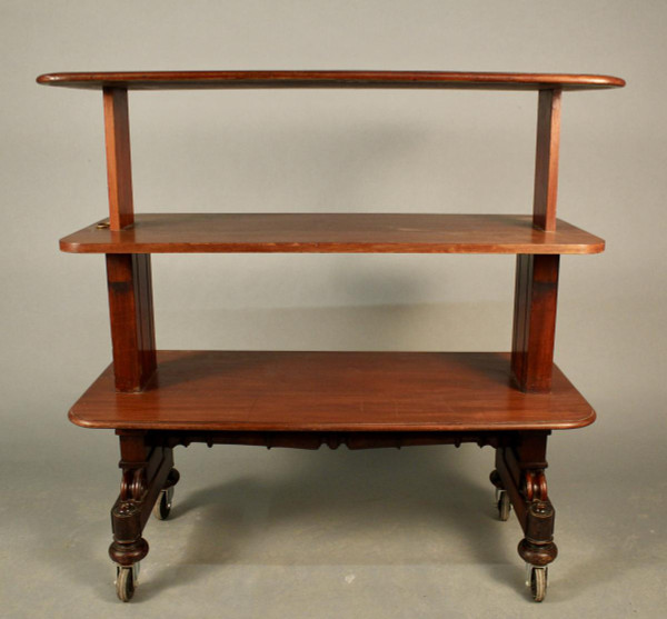 Credenza in mogano, periodo di restauro
