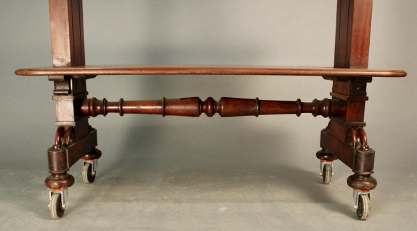 Credenza in mogano, periodo di restauro