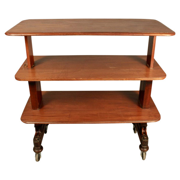 Credenza in mogano, periodo di restauro