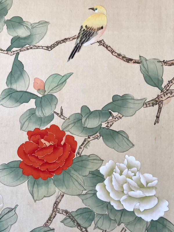 Cina, anni '50, Uccello dipinto su seta tra i rami fioriti II