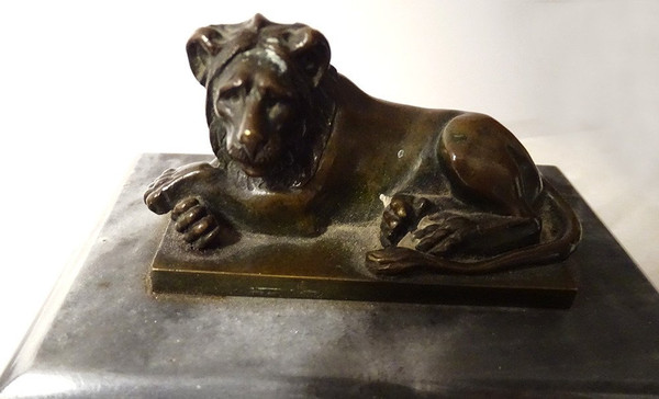 Paire Sculptures Presse-papiers Bronze Lions Couchés Marbre Gris XVIIIème