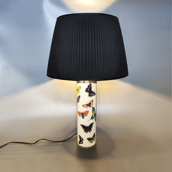 1970 Magnificent and unique Piero Fornasetti table lamp. Made in Italy