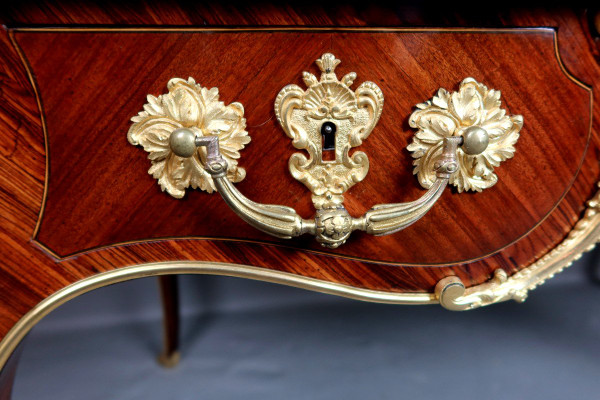 Louis XV-Schreibtisch im Espagnettes