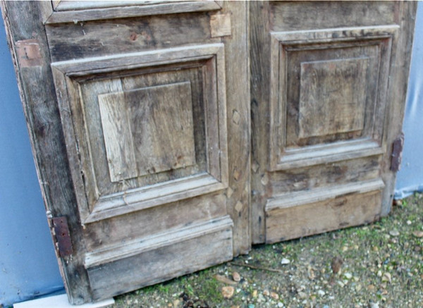 Important Pair of 19th Century Oak Landing Doors