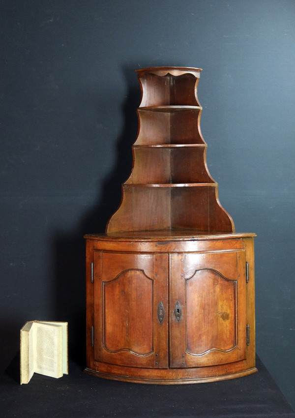 Encoignure En Noyer XVIII