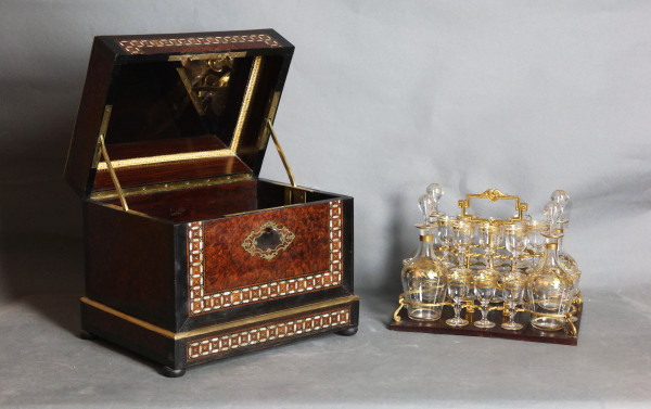 Liquor Cellar with Mechanism