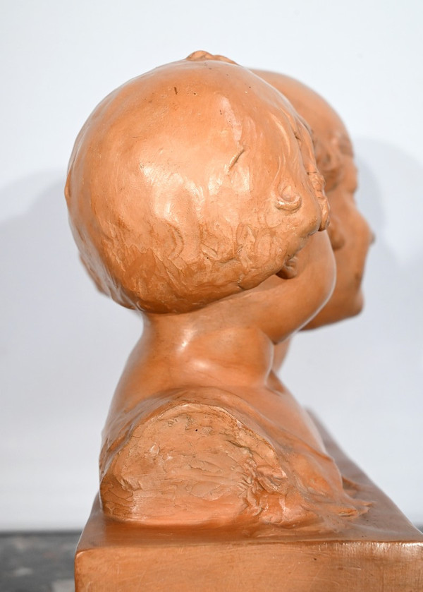 Groupe en Terre Cuite patinée, « Mère et ses enfants », signé P. Dumont, Art Déco – 1920