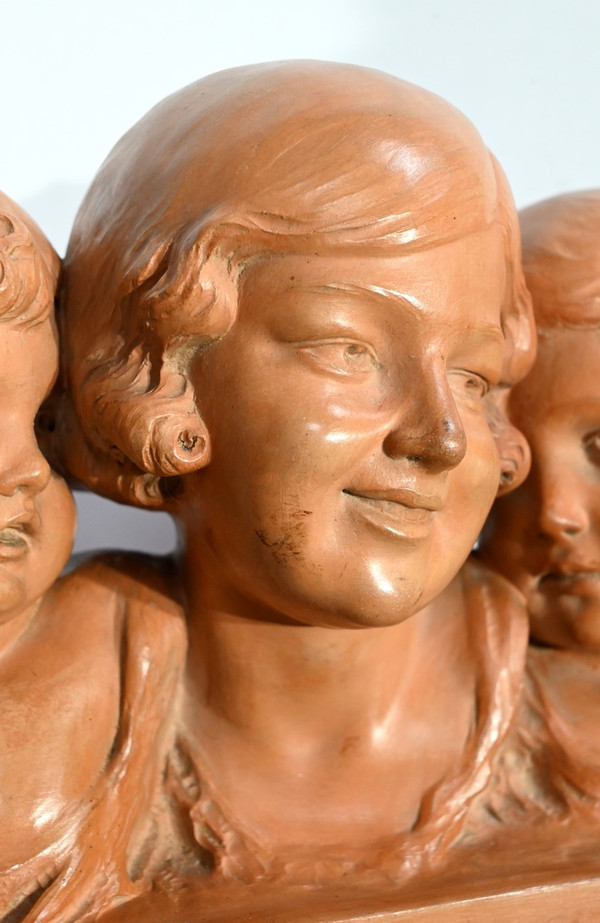 Groupe en Terre Cuite patinée, « Mère et ses enfants », signé P. Dumont, Art Déco – 1920
