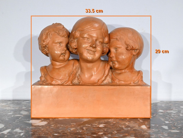 Groupe en Terre Cuite patinée, « Mère et ses enfants », signé P. Dumont, Art Déco – 1920