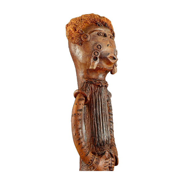 Francia, anni '60, Grande Scultura Antropomorfa In Stile Africanista In Terracotta.