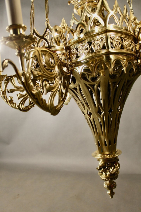 Lampadario gotico fiammeggiante in bronzo del XVII secolo