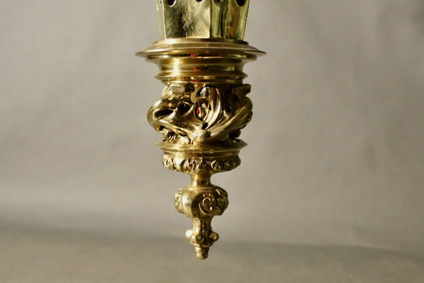 Lampadario gotico fiammeggiante in bronzo del XVII secolo