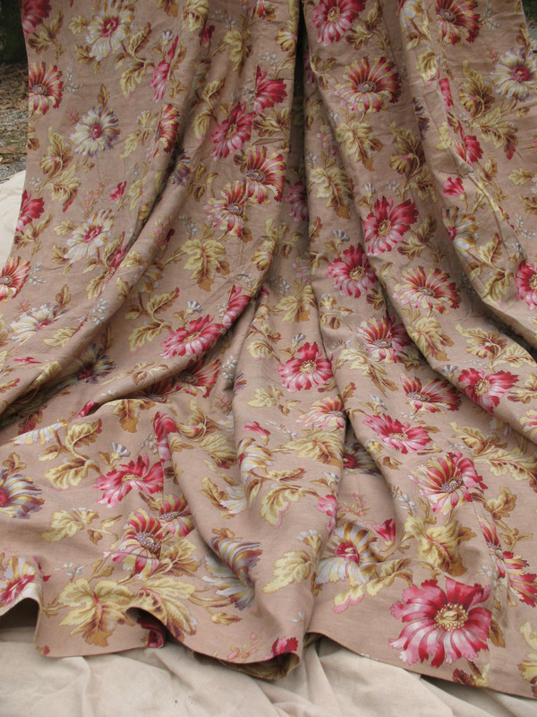 Grande drappo in lino con decoro floreale di peonie d: 3,35 x 5,46 m epoca XIX Napoleone III