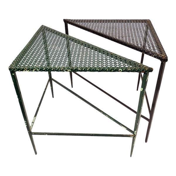 2 Tables Basses Triangulaires Mathieu Matégot Métal Perforé Peint XXème