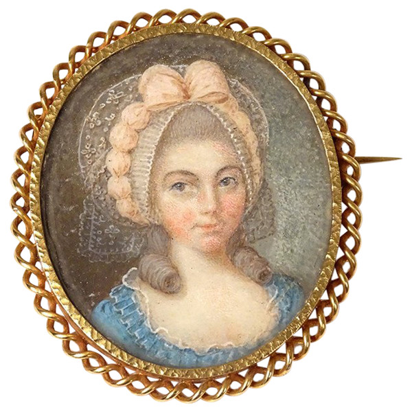 Spilla in oro massiccio 18 carati Ritratto in miniatura in madreperla di giovane donna del XVIII secolo