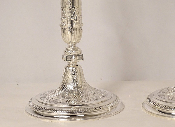 Coppia di candelabri Luigi XIV in bronzo argentato disegno Bérain XIX secolo