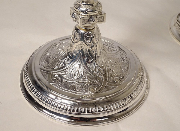 Coppia di candelabri Luigi XIV in bronzo argentato disegno Bérain XIX secolo