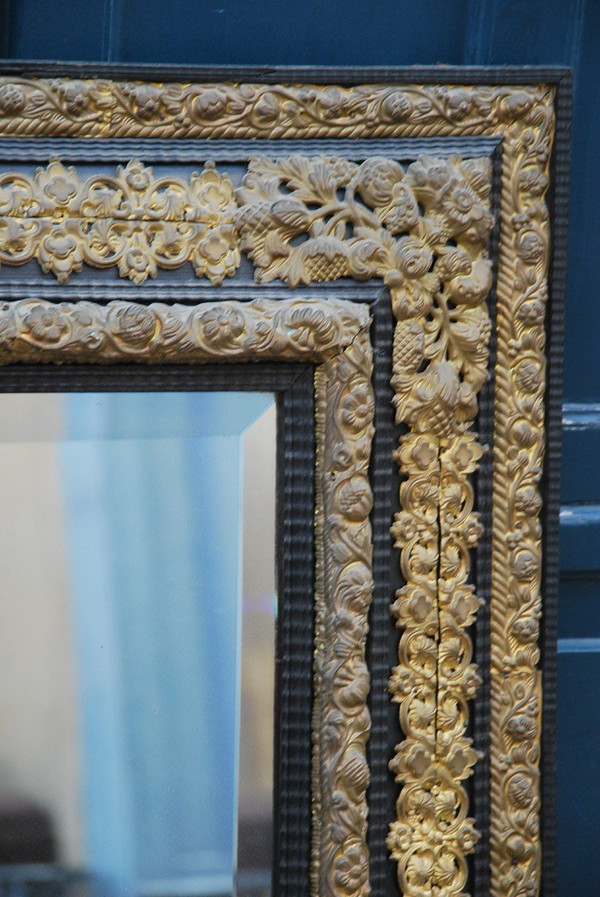 Grand Miroir De Style Louis XIV  En Laiton Repoussé