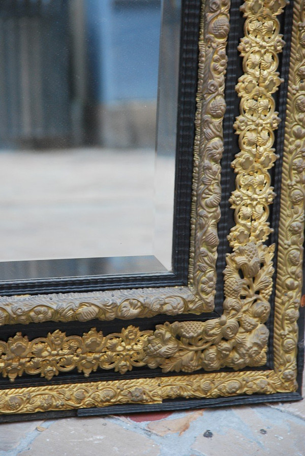 Grand Miroir De Style Louis XIV  En Laiton Repoussé
