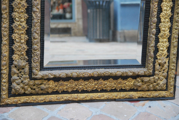Grand Miroir De Style Louis XIV  En Laiton Repoussé