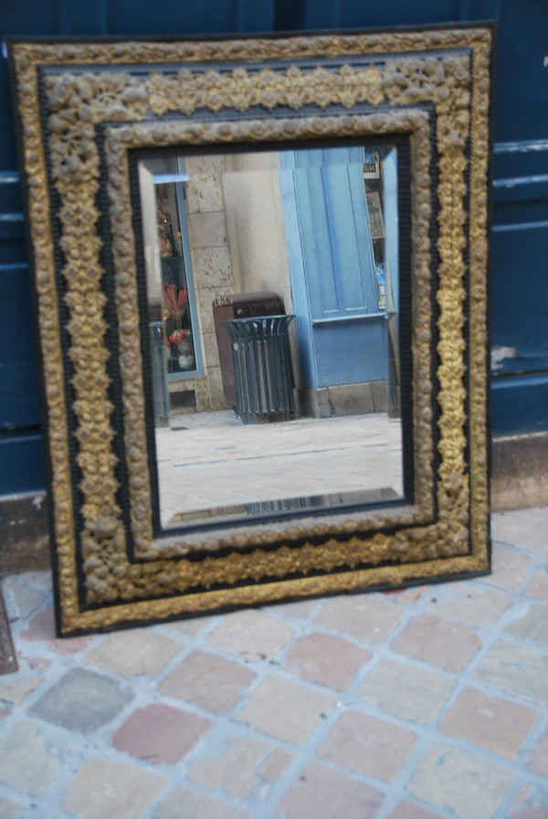 Grand Miroir De Style Louis XIV  En Laiton Repoussé