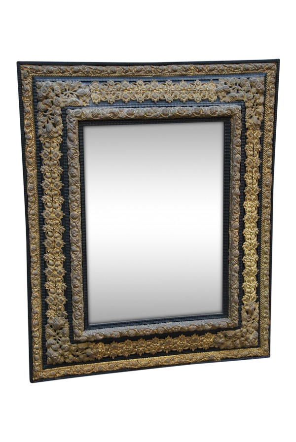 Grand Miroir De Style Louis XIV  En Laiton Repoussé