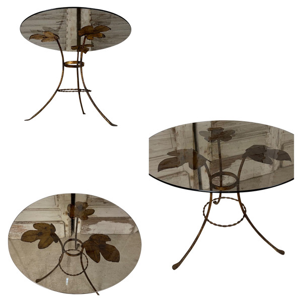 Petite table d’appoint en métal doré